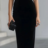 Regina ❘ Vestido Midi em Veludo Preto Dramático com Laço