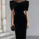 Regina ❘ Vestido Midi em Veludo Preto Dramático com Laço