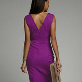 Fresia | Vestido justo com decote em V e fenda