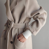 GRACE | Casaco elegante com cinto estruturado