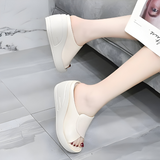 Xénia – sandália ortopédica minimalista e elegante