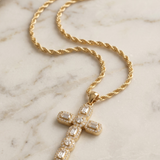 Colar Elegante com Cruz de Zircónias