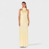 Vestido com laço de cetim