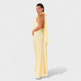 Vestido com laço de cetim