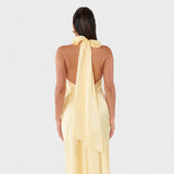 Vestido com laço de cetim