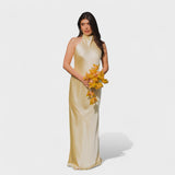 Vestido com laço de cetim