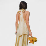 Vestido com laço de cetim