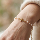 Pulseira com Cruz e Pérolas