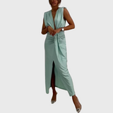 Vestido midi clássico com fenda drapeada e franzida