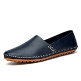 Mocassins em pele clara