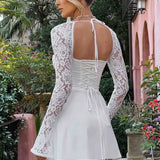Flora - Vestido curto com detalhes em renda