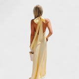 Vestido com laço de cetim