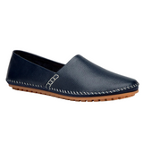Mocassins em pele clara