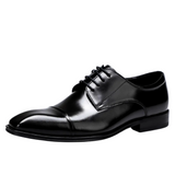 Sapatos de negócios chiques em pele