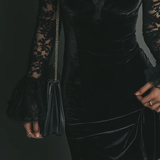 Lunori™ | Vestido mini em veludo e renda Luna