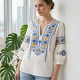 Moda Lusitana - Blusa Artística com Flores e Decote em V