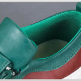 Sapatos de couro com fecho