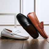 Mocassins casuais de verão em pele