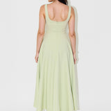 NOMI™ | Vestido midi com decote quadrado