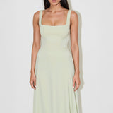 NOMI™ | Vestido midi com decote quadrado