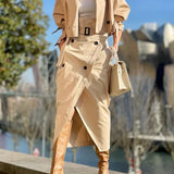 Elegante conjunto de duas peças com casaco e saia