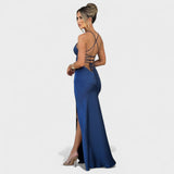 Vestido de cetim azul meia-noite