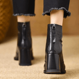 Moda Lusitana - Botas Elegantes com Salto de Madeira