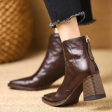 Moda Lusitana - Botas Elegantes com Salto de Madeira